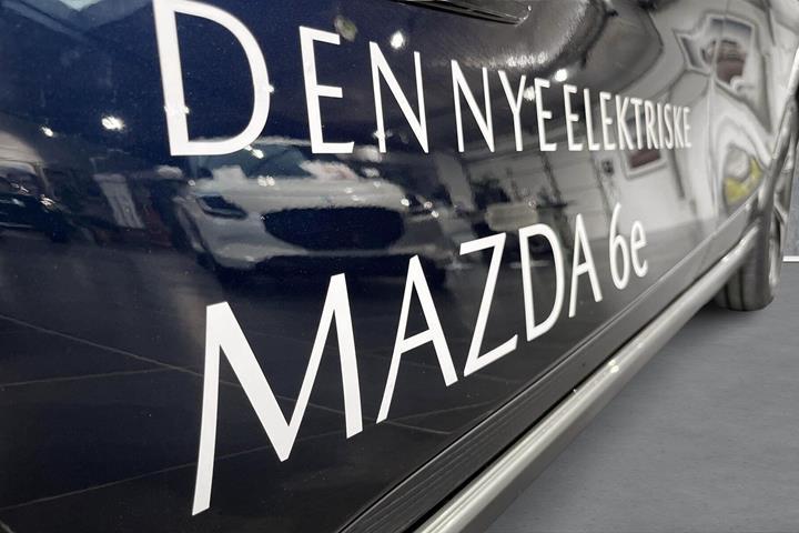 Blå Mazda 6e fra 2025