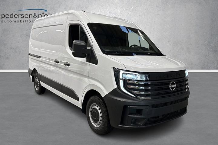 Hvid Nissan Interstar fra 2025