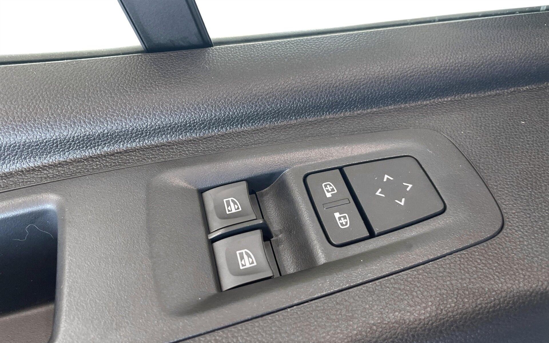 Hvid Nissan Interstar fra 2025