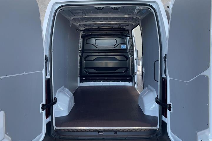 Hvid Nissan Interstar fra 2025