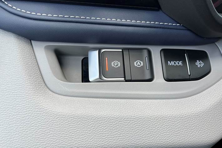 Hvid Maxus Deliver7 fra 2024 set indefra