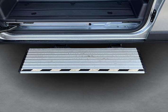 Grå Maxus e-Deliver 7 fra 2024