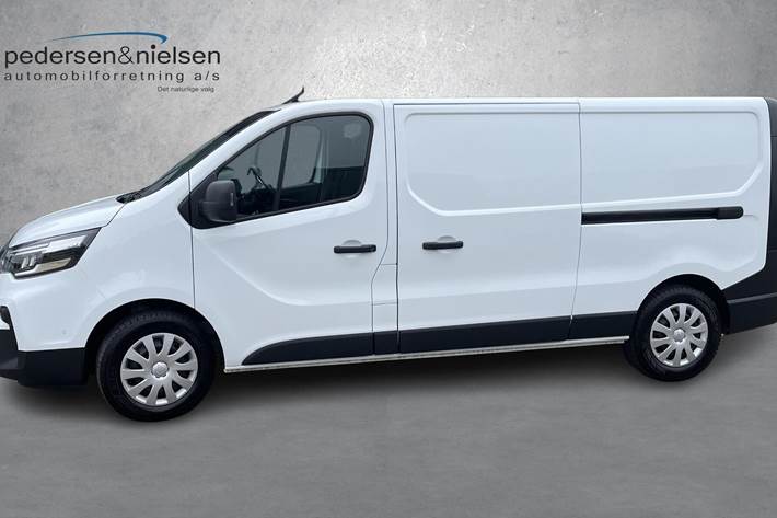 Hvid Nissan Primastar fra 2025