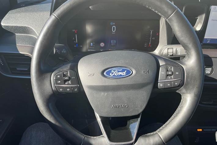 Hvid Ford Transit Courier fra 2024