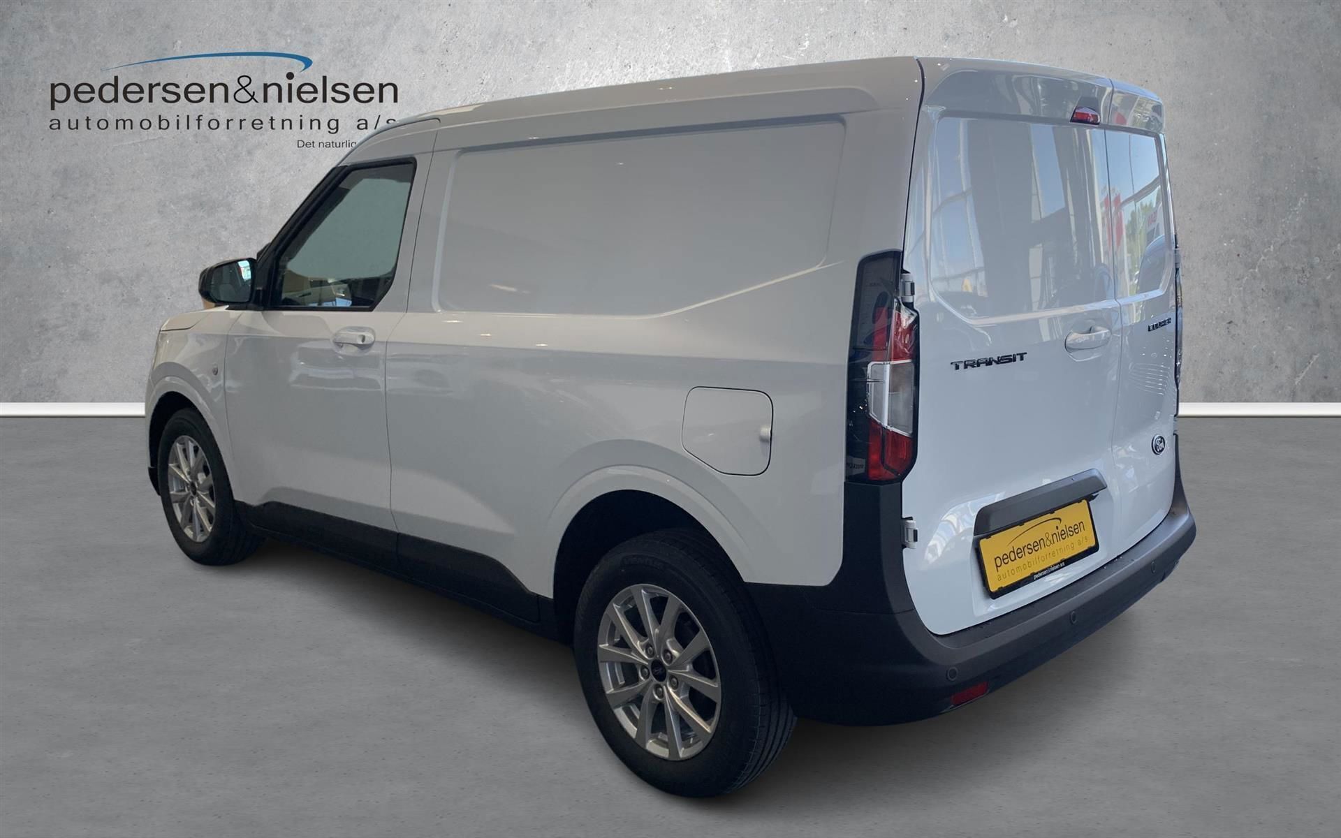 Hvid Ford Transit Courier fra 2024