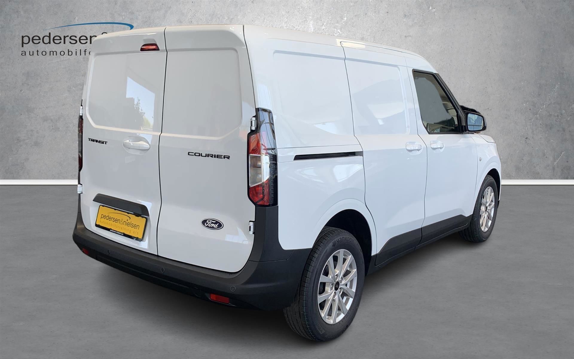 Hvid Ford Transit Courier fra 2024