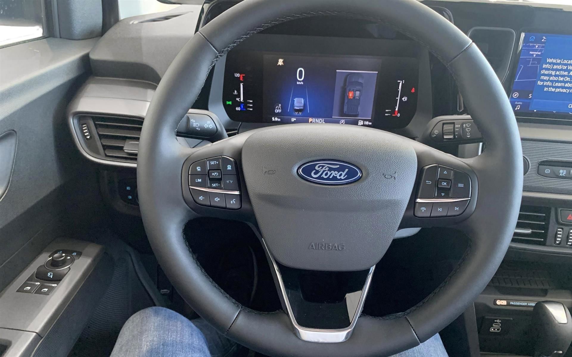 Hvid Ford Transit Courier fra 2024