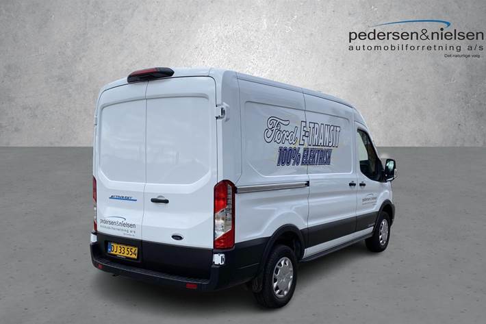 Hvid Ford Transit fra 2022