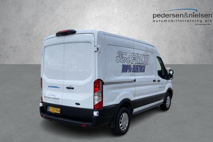 Hvid Ford Transit fra 2022