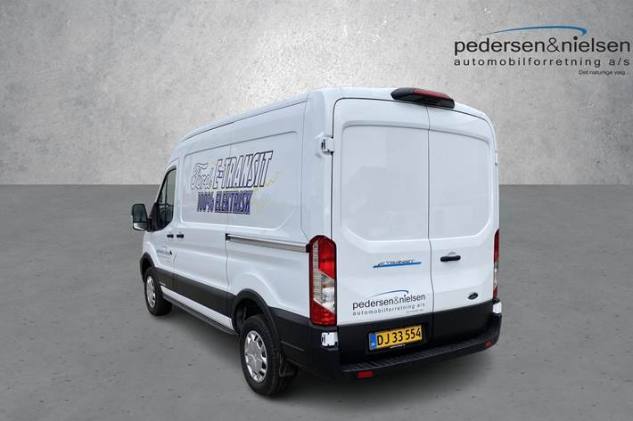 Hvid Ford Transit fra 2022