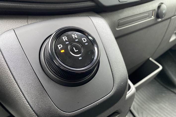 Hvid Ford Transit fra 2022