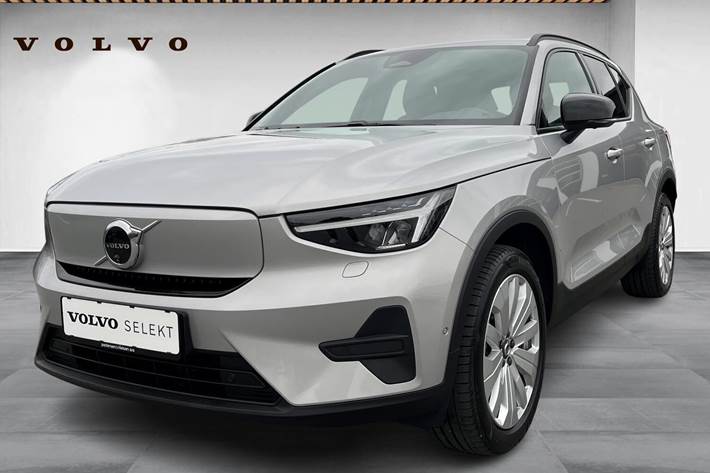 Sølv Volvo EX40 fra 2024 set udefra