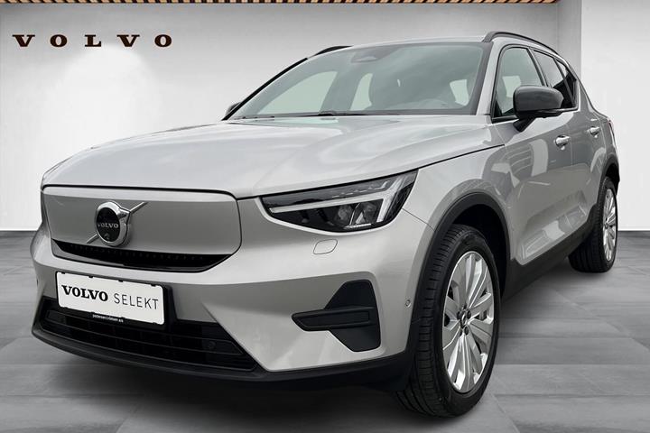 Sølv Volvo EX40 fra 2024 set udefra
