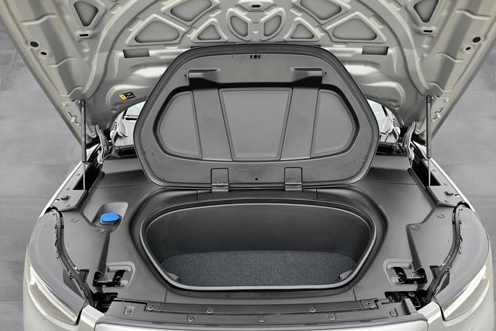 Sølv Volvo EX40 fra 2024