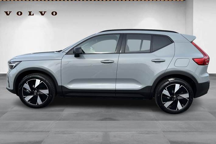Grå Volvo EX40 fra 2025