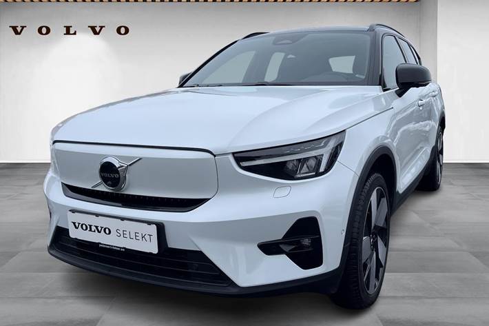 Hvid Volvo XC40 fra 2022 set udefra