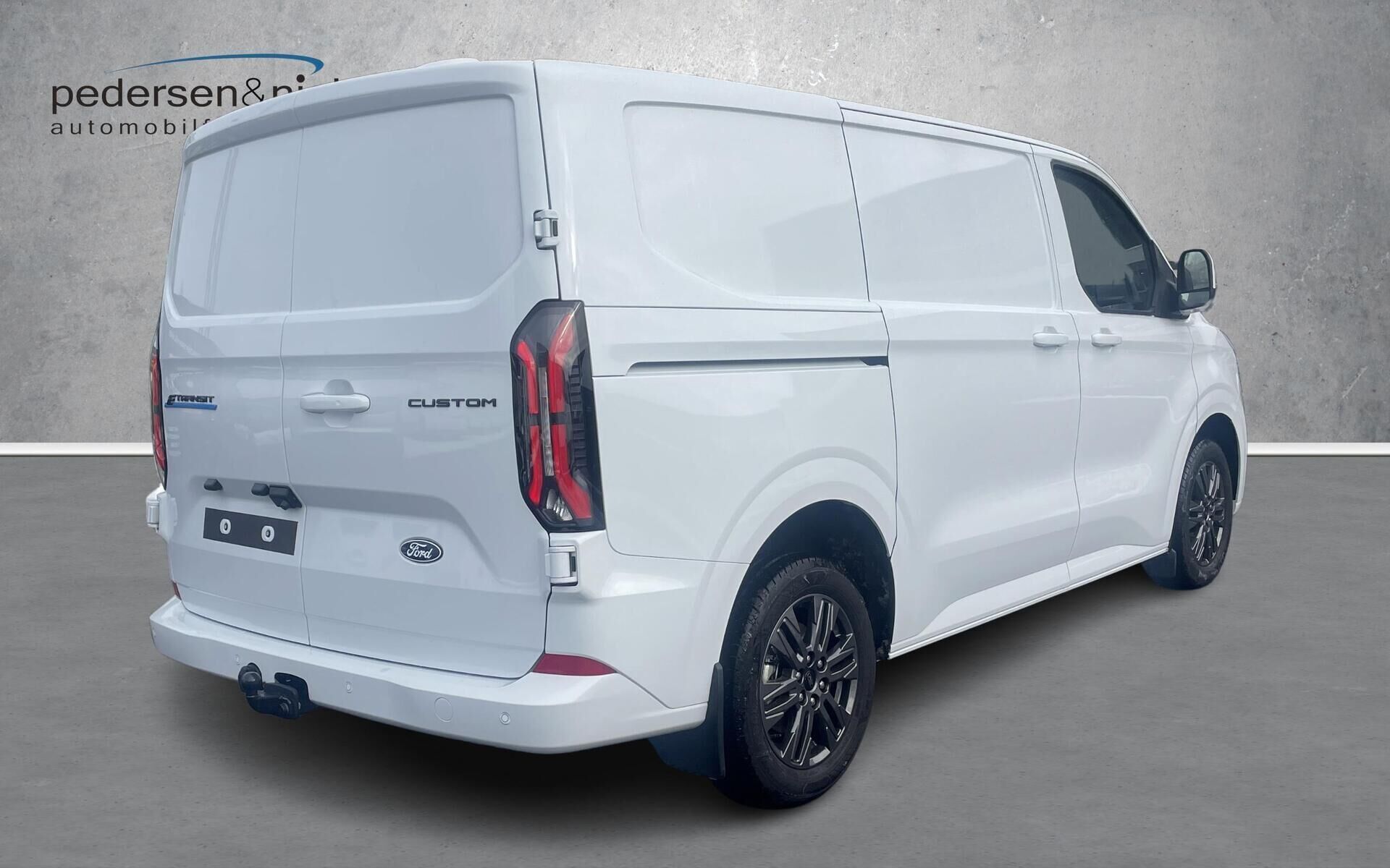 Ford E-Transit Custom 320 L1H1 EL Limited 218HK Van Aut.