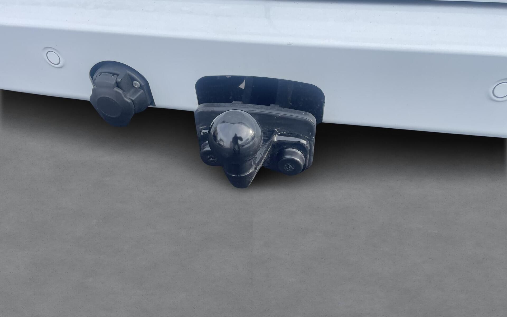 Hvid Ford E-Transit Custom fra 2025