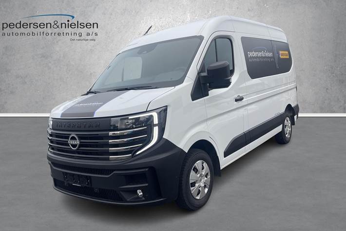 Hvid Nissan Interstar fra 2026 set udefra