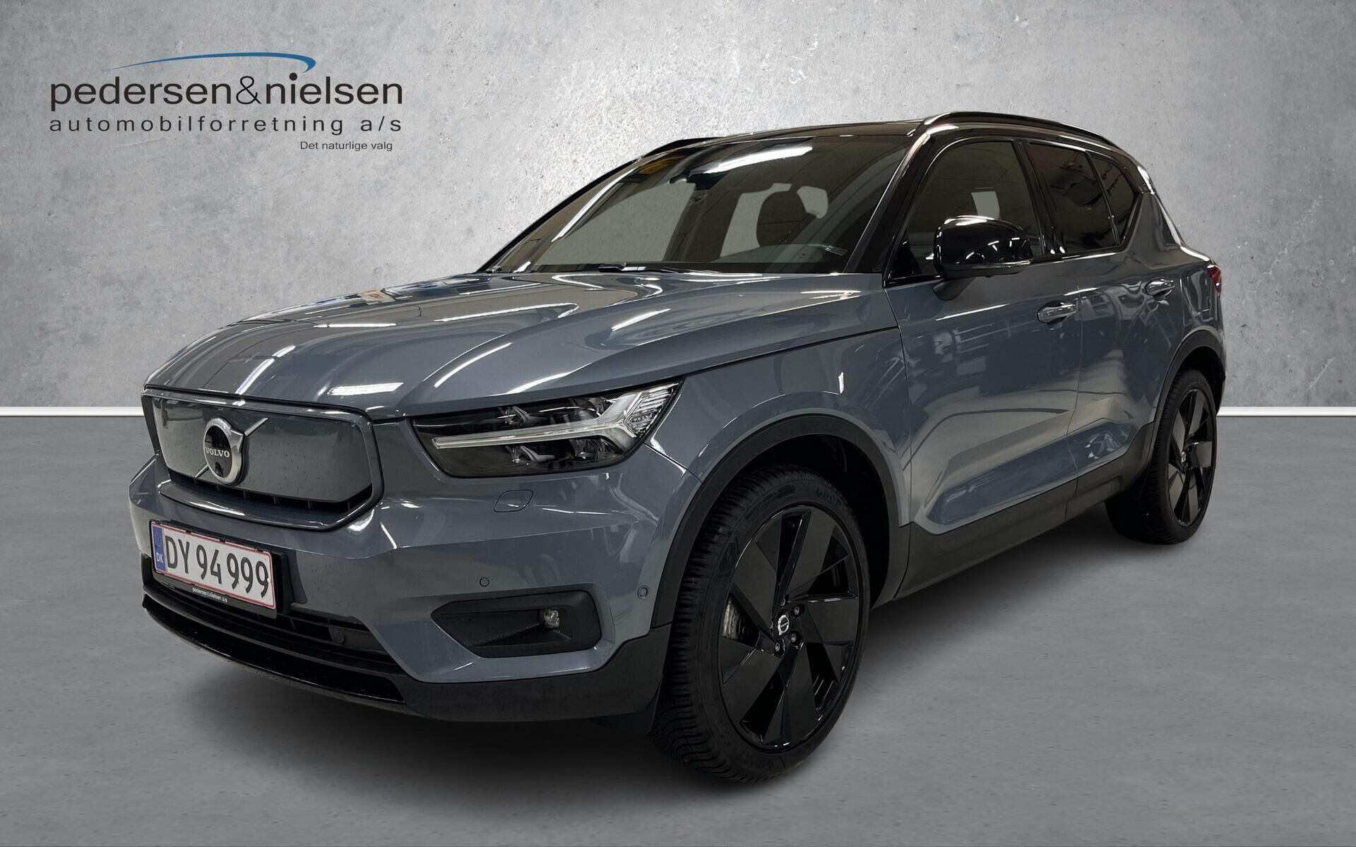 Grå Volvo XC40 fra 2021