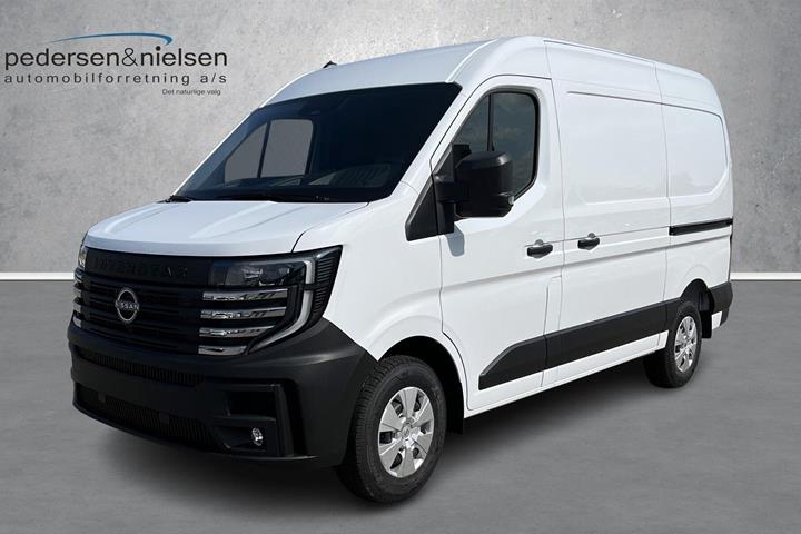 Hvid Nissan Interstar fra 2025 set udefra