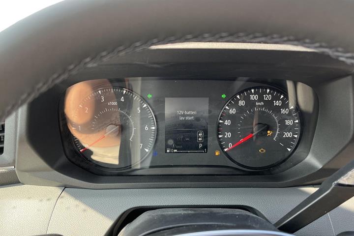 Hvid Nissan Interstar fra 2025