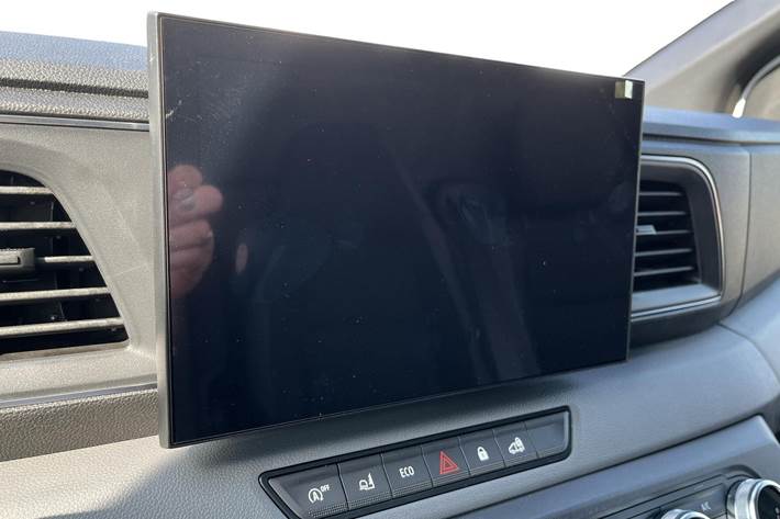 Hvid Nissan Interstar fra 2025