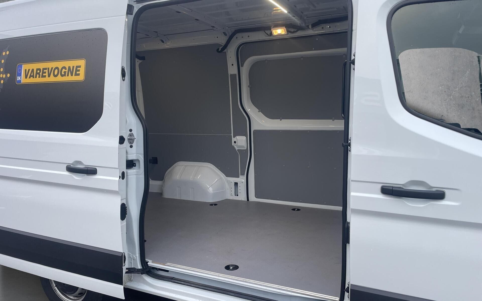 Hvid Nissan Interstar fra 2025
