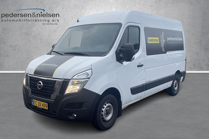 Hvid Nissan Interstar fra 2025 set udefra