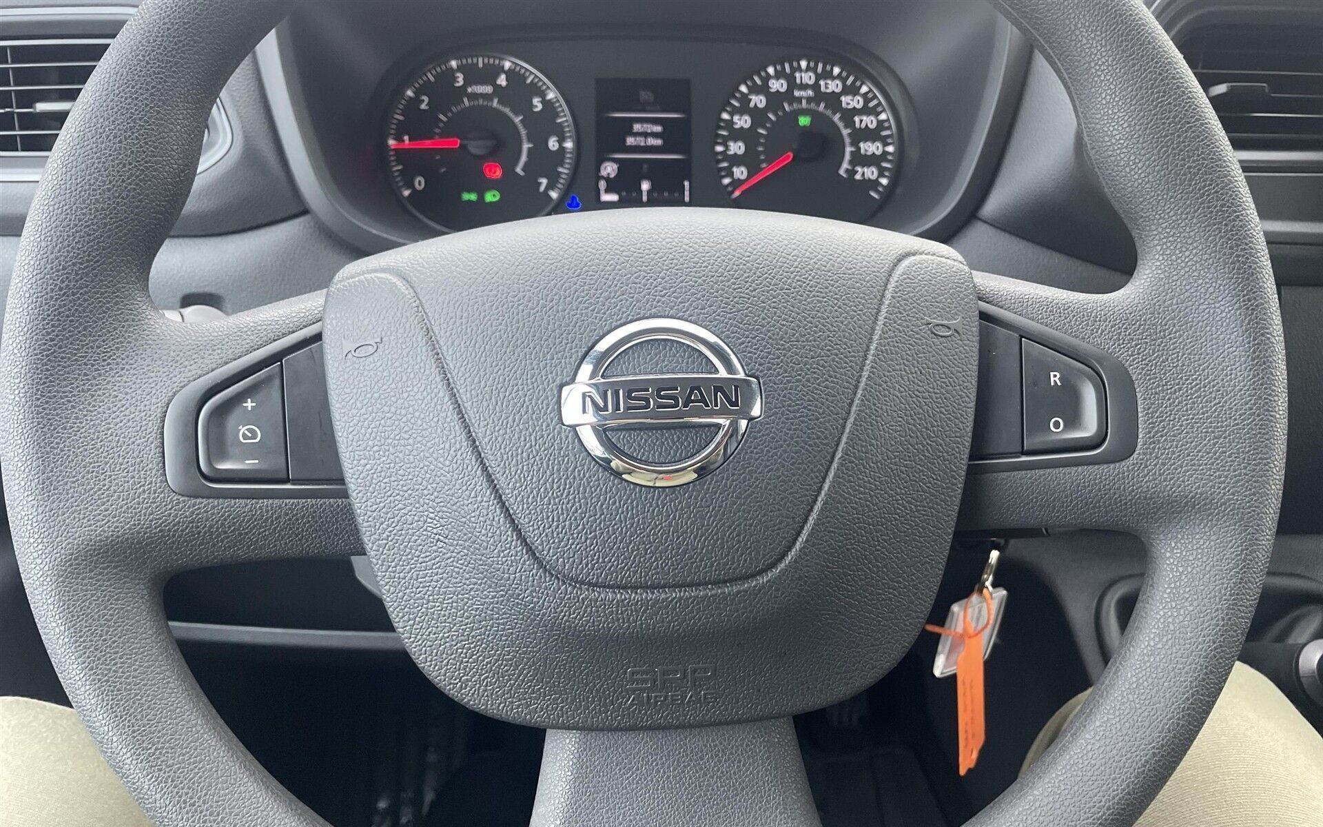 Hvid Nissan Interstar fra 2025