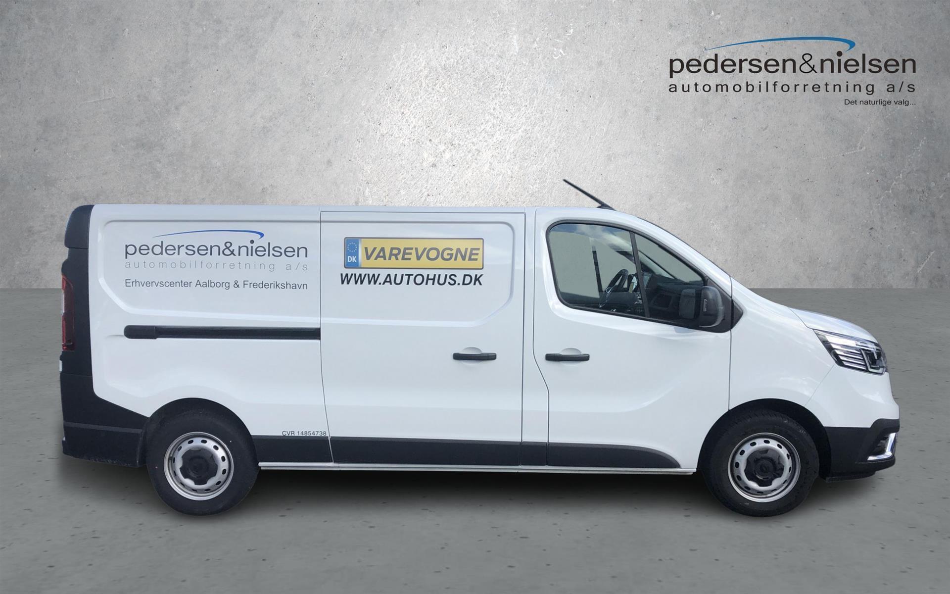 Hvid Renault Trafic fra 2023