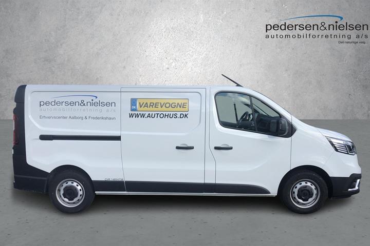Hvid Renault Trafic fra 2023