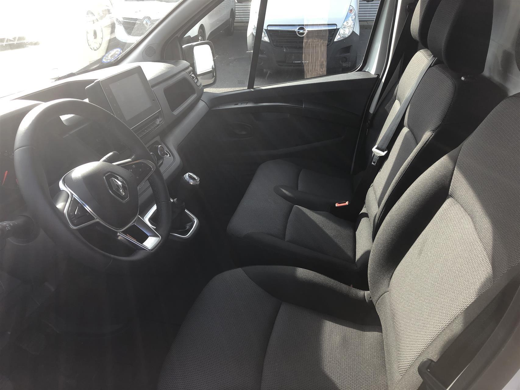 Hvid Renault Trafic fra 2023