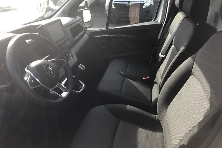 Hvid Renault Trafic fra 2023