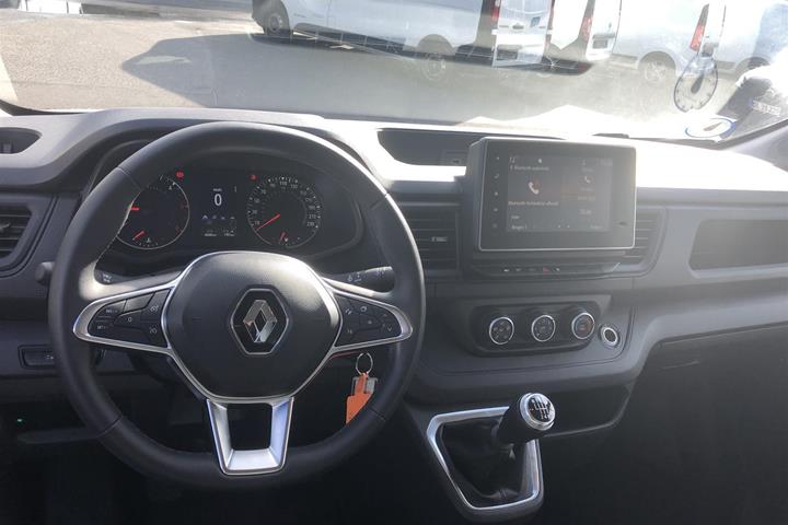 Hvid Renault Trafic fra 2023