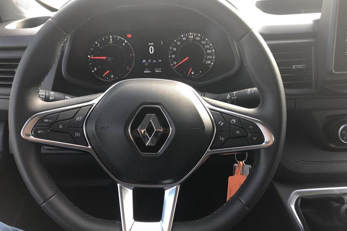 Hvid Renault Trafic fra 2023