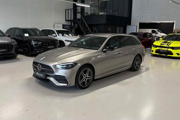Sølv Mercedes C300 e fra 2022