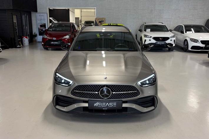 Sølv Mercedes C300 e fra 2022