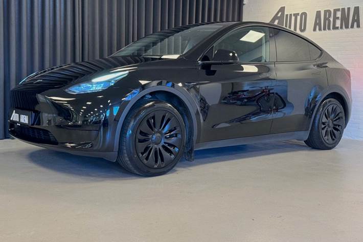 Sort Tesla Model Y fra 2023