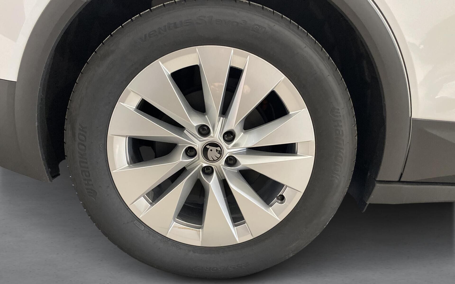 Hvid Skoda Elroq fra 2025