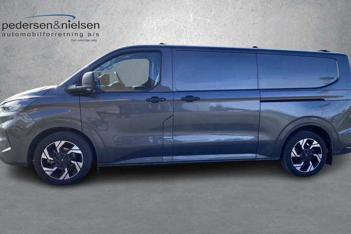 undefined Ford Transit Custom fra 2025 set udefra