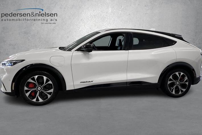 Hvid Ford Mustang Mach-E fra 2021