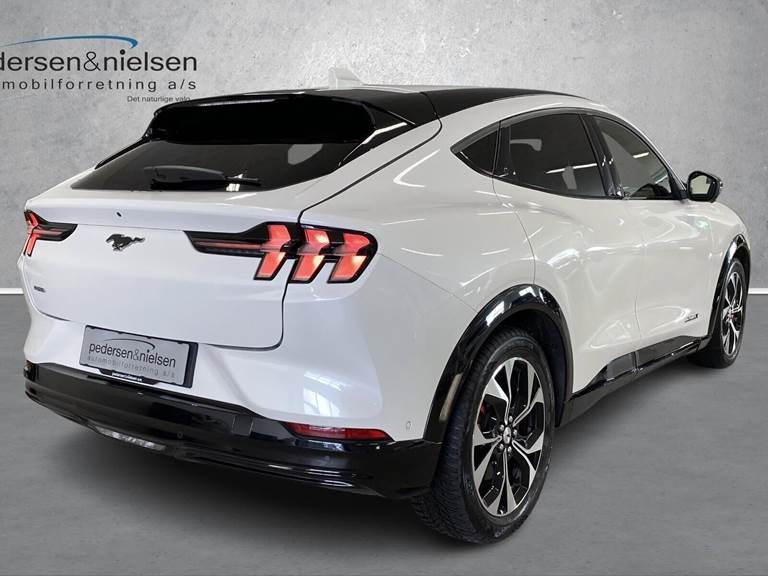 Ford Mustang Mach-E EL UR Premium AWD 351HK 5d Aut.