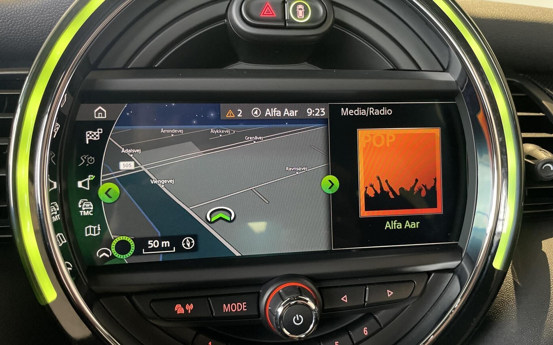 Grå Mini Cooper fra 2020