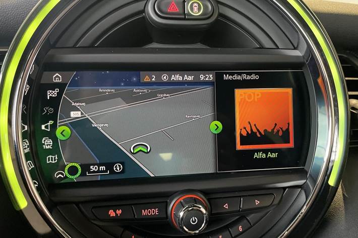 Grå Mini Cooper fra 2020