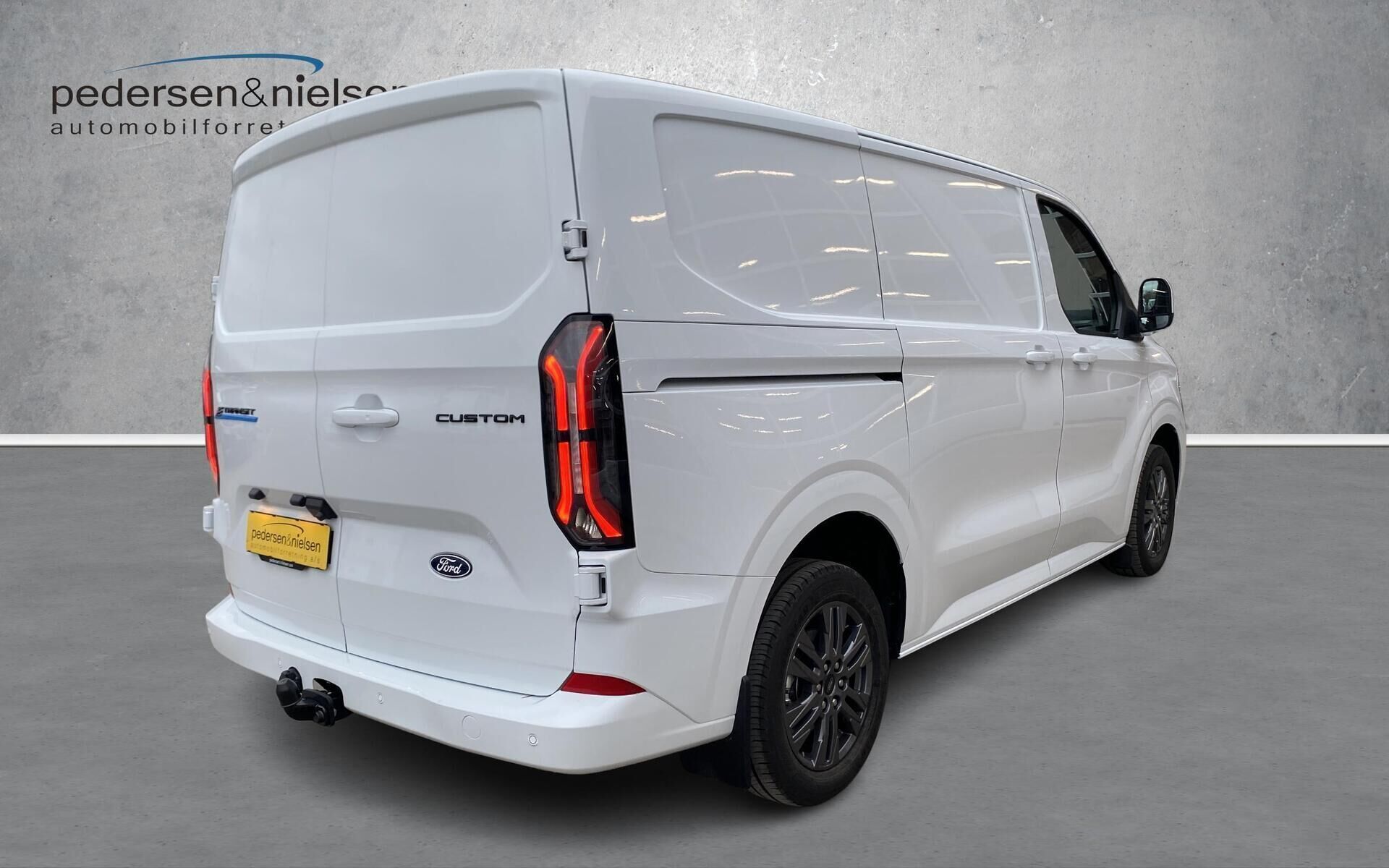 Ford E-Transit Custom 320 L1H1 EL Limited 218HK Van Aut.