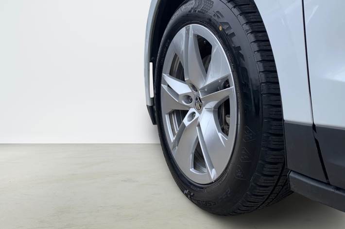 Hvid Skoda Enyaq fra 2024