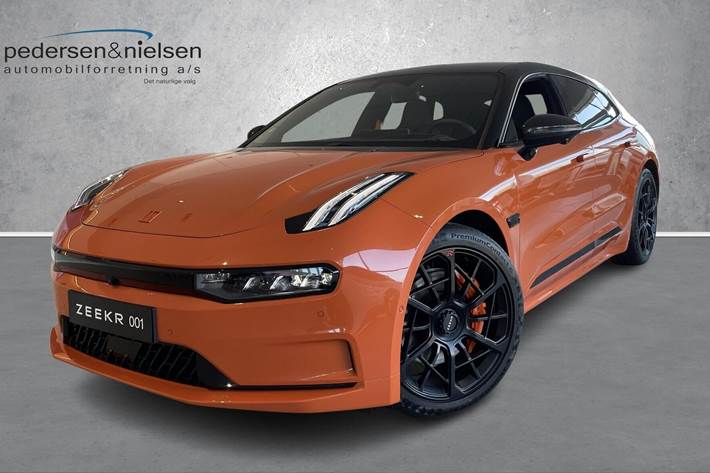 Orange Zeekr 001 fra 2025 set udefra