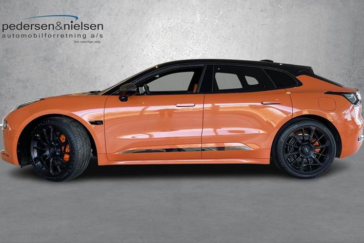 Orange Zeekr 001 fra 2025