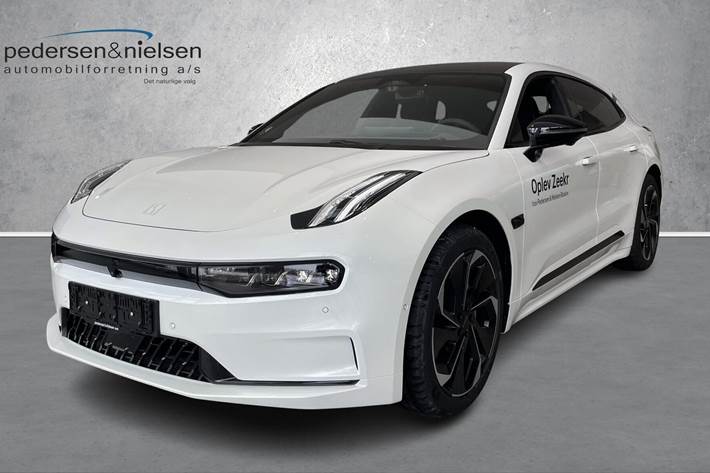 Hvid Zeekr 001 fra 2026 set udefra